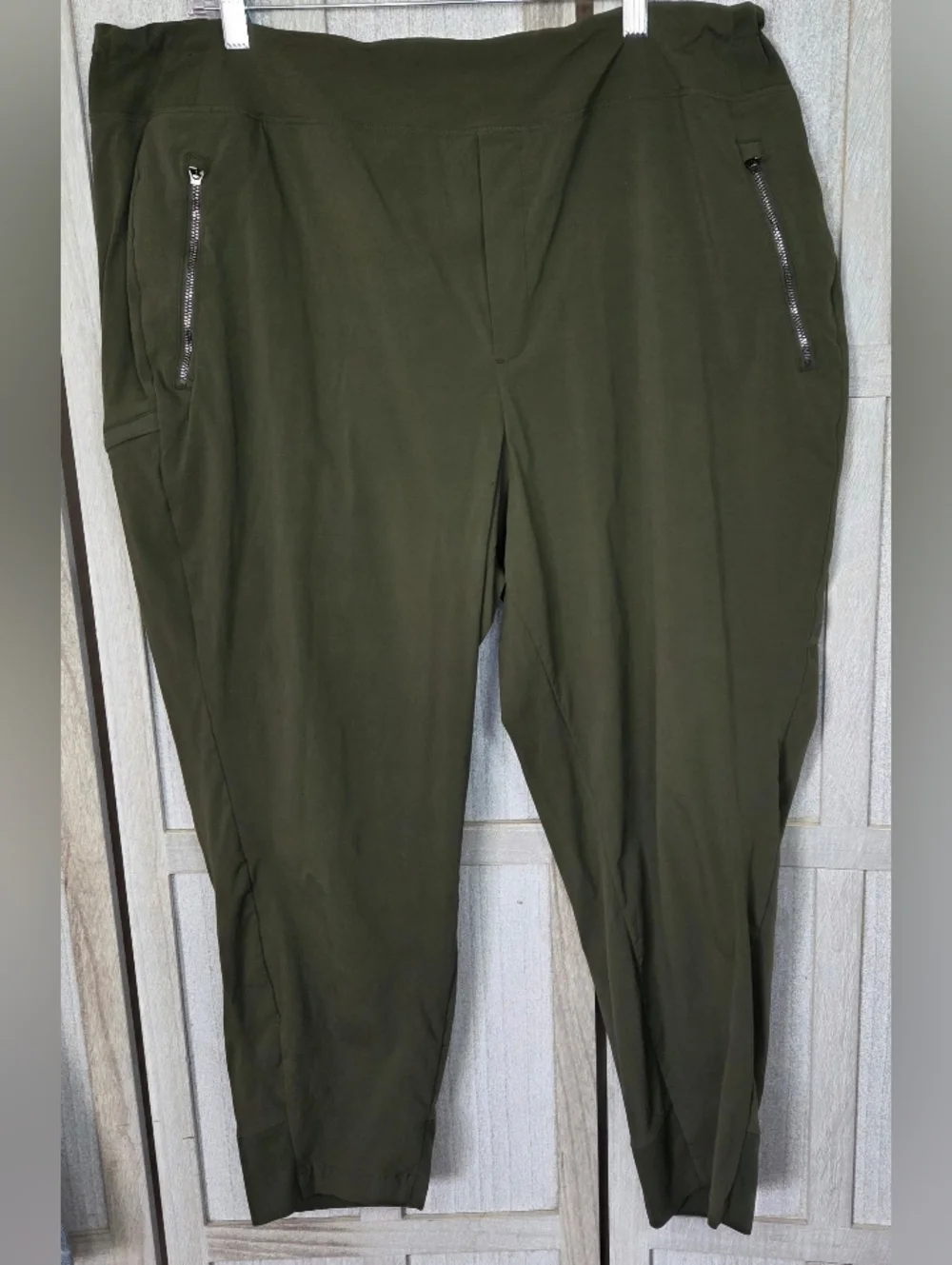 Athleta Womens Trekkie High Rise Jogger Pants Size 20 Aspen Olive Sporty Logo - Picture 2 of 14